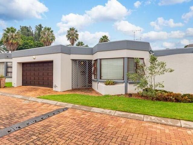 3 Bedroom cluster rented in Paulshof, Sandton