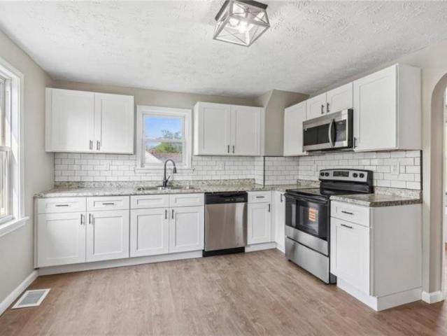 3 bedroom, Cleveland OH 44113 LS105846760