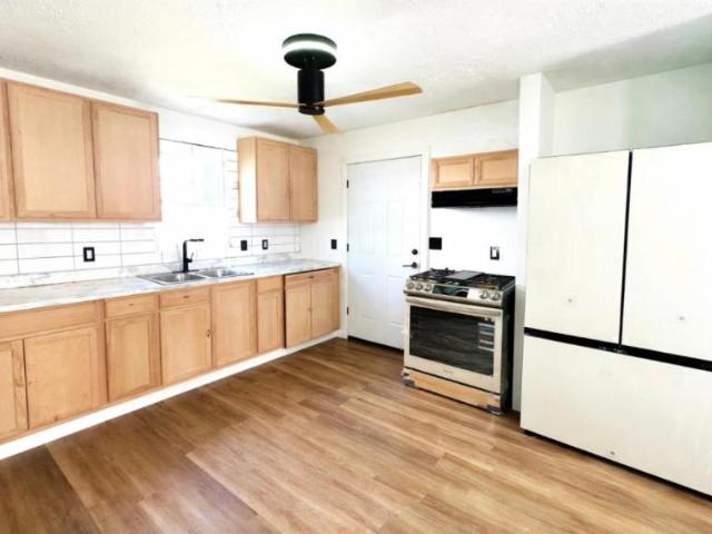3 bedroom, Cleveland OH 44113 105920876