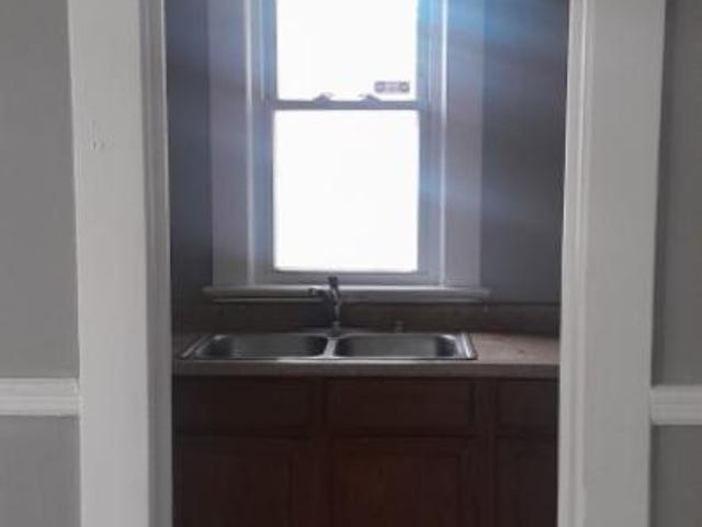3 bedroom, Cleveland OH 44127 105776458