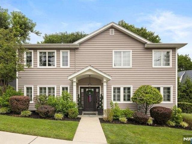 3 bedroom, Cliffside Park NJ 07010 104835107