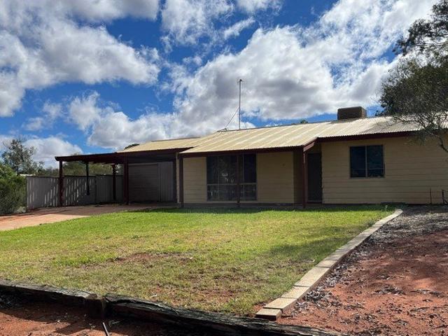 3 BEDROOM CLOSE TO SCHOOL AND SHOPS