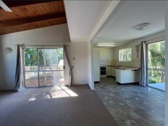 3 BEDROOM CLOSE TO THE BEACH