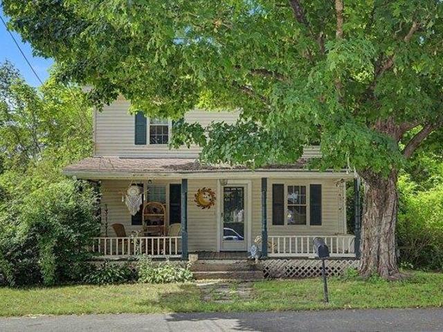 3 bedroom, Amherst MA 01002 104809282