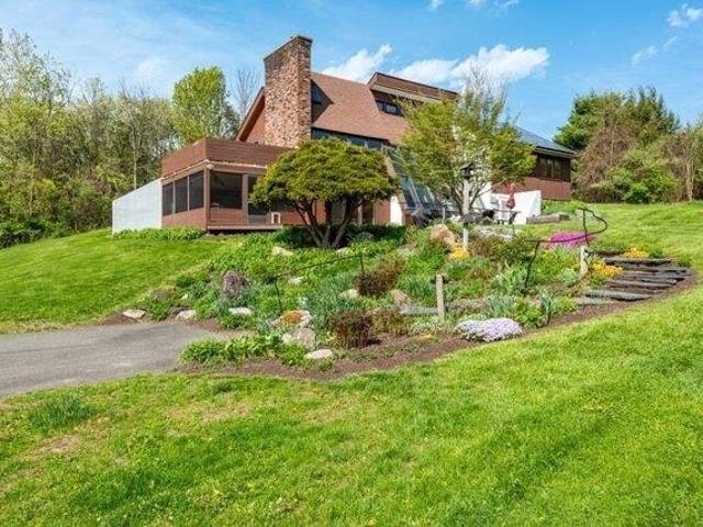 3 bedroom, Amherst MA 01002 104870312