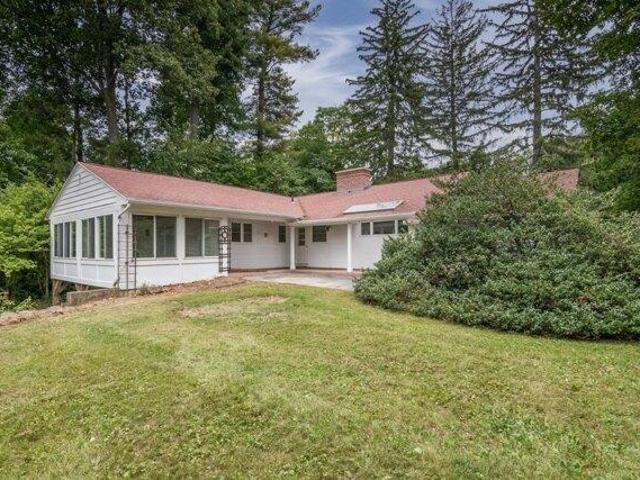 3 bedroom, Amherst MA 01002 105494643
