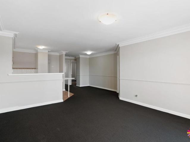 3 BEDROOM AND 2 BATHROOM APARTMENT IN SECURE COMPLEX