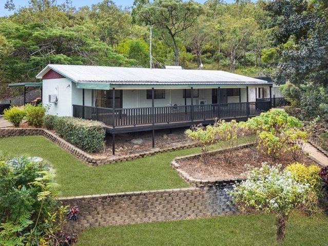 3 BEDROOM ACERAGE HOME IN OAK VALLEY + 2 SHEDS + UTILITY ROOM + 2 LIVING AREARS + LARGE DECK!