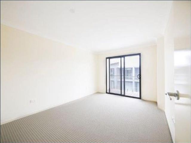 3 BEDROOM AIR CONDITION TOWN HOUSE