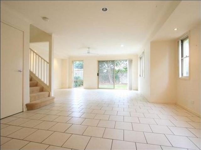 3 Bedroom, Air Conditioned Duplex with yard