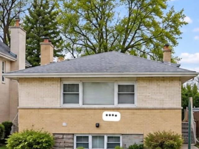 3 BEDROOM APT AVAILABLE 1 DEC
