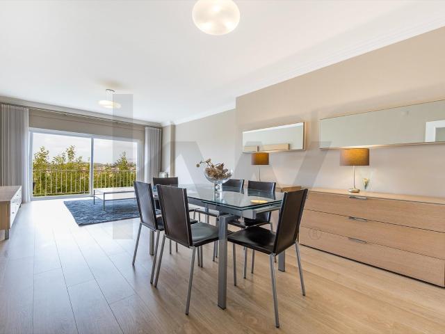 3 Bedroom Apart with En suite, Balcony, 2 Bathrooms, Equipped Kitchen, | Taguspark