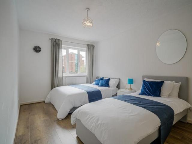 3 Bedroom Apartment Manchester Manchester 102953761