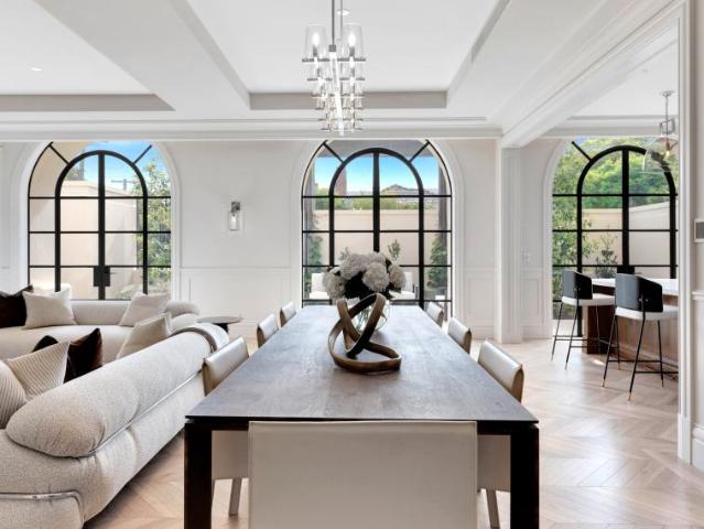 3 Bedroom Apartment Melbourne Melbourne 104975210
