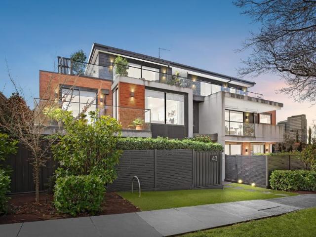3 Bedroom Apartment Mont Albert VIC 105825787