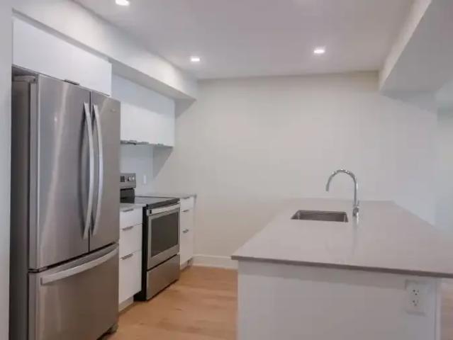 3 Bedroom Apartment Mont QC 103878688