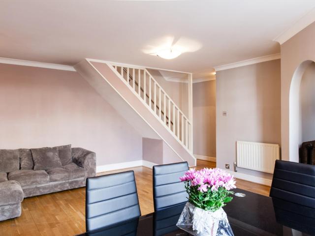 3 Bedroom apartment near City, University of London Has an Apartment