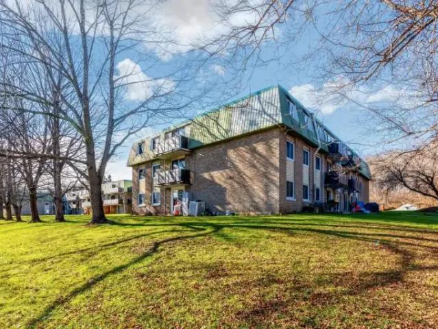3 Bedroom Apartment Owen Sound ON 105642619