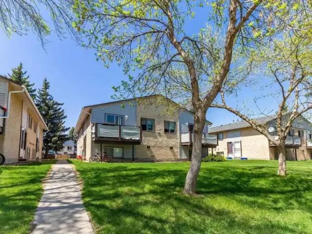 3 Bedroom Apartment Okotoks AB 105198583