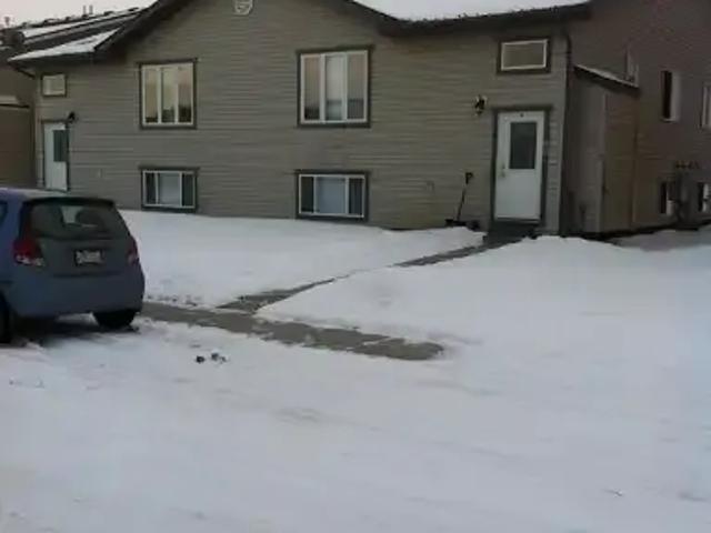 3 Bedroom Apartment Olds AB 105643096