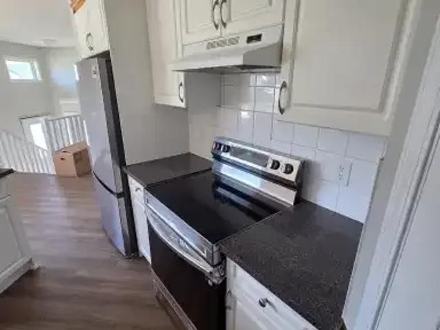 3 Bedroom Apartment Olds AB LS104182739