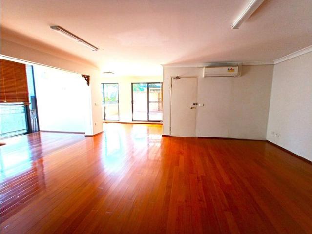 3 BEDROOM APARTMENT ON THIRD FLOOR, PLUS EXTRAL SPACE AREA, TIMBER FLOORING THROUGHOUT CLOSE TO STATION AND SHOPS