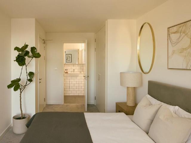 3 Bedroom Apartment at Glasgow. 3 bed apartment to rent £2,200 pcm £508 pw