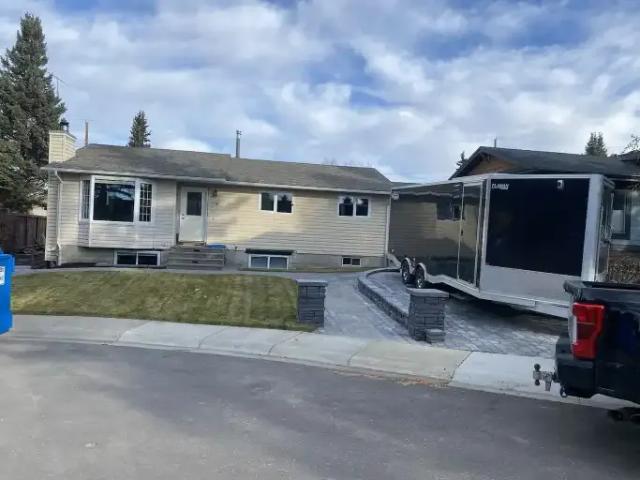 3 Bedroom Apartment Airdrie AB 106148423