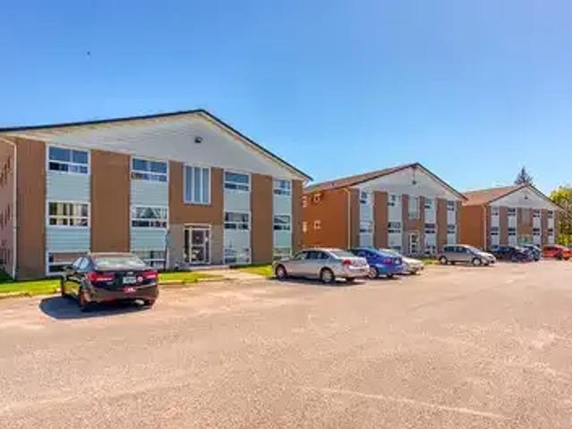 3 Bedroom Apartment Amherstview ON LS105268281