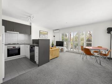 3 Bedroom Apartment Armadale VIC LS102432058