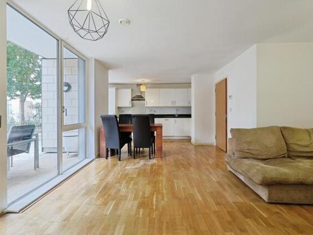 3 Bedroom Apartment Brentford Greater London 100854853