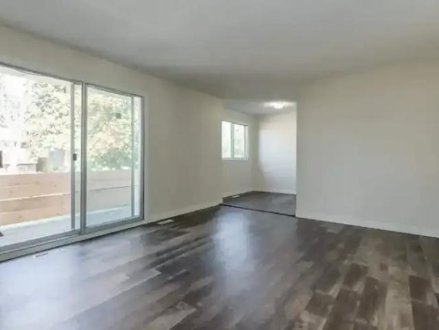 3 Bedroom Apartment Brooks AB 105003905