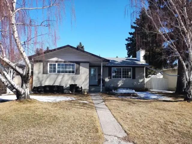 3 Bedroom Apartment Calgary AB 104257134