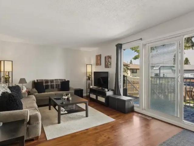 3 Bedroom Apartment Calgary AB 104257217