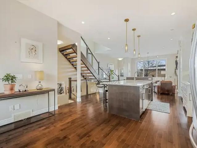 3 Bedroom Apartment Calgary AB 104434194