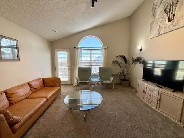 3 Bedroom Apartment Calgary AB 104434308