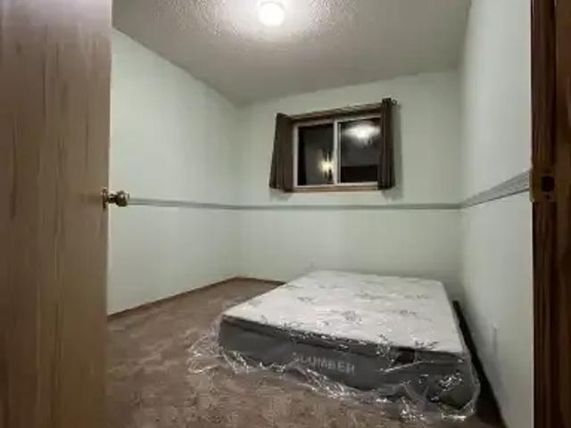 3 Bedroom Apartment Calgary AB 104470710