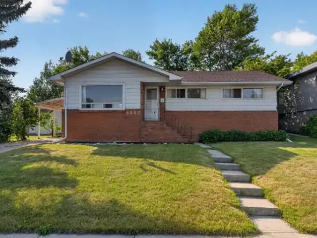 3 Bedroom Apartment Calgary AB 104471239