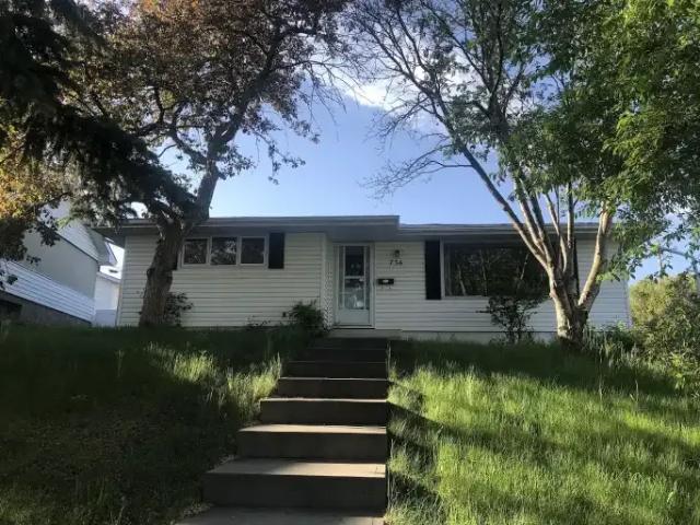 3 Bedroom Apartment Calgary AB 104506705