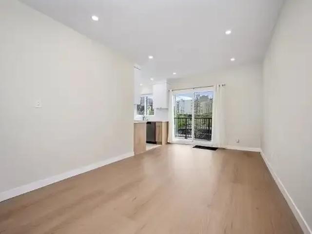 3 Bedroom Apartment Calgary AB 104506756