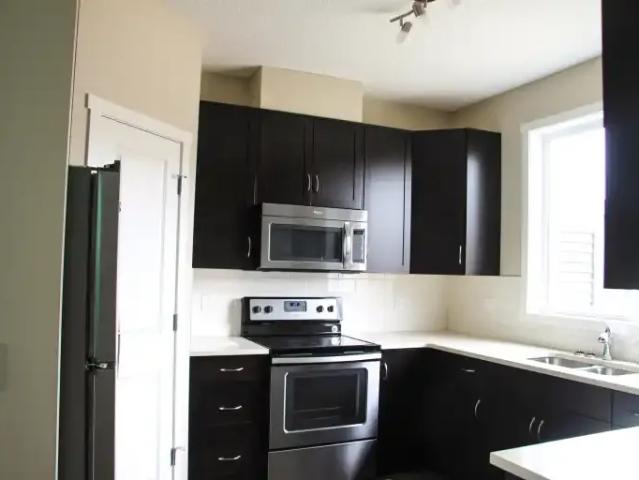 3 Bedroom Apartment Calgary AB 104506807