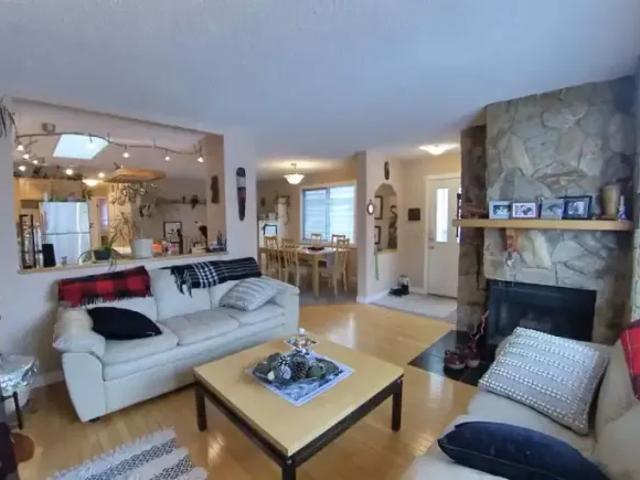 3 Bedroom Apartment Calgary AB 104638312