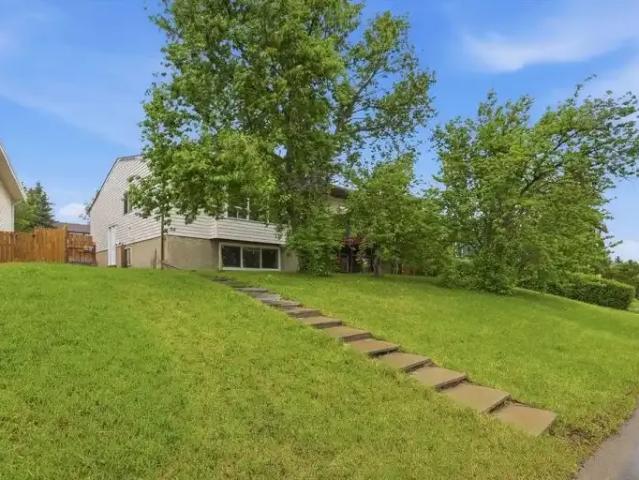 3 Bedroom Apartment Calgary AB 104638389