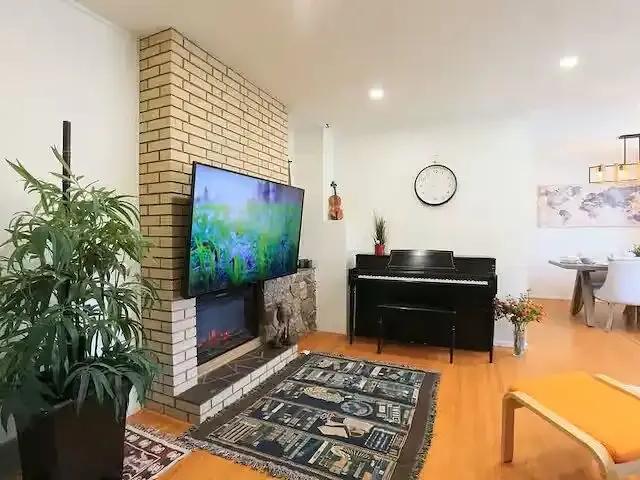 3 Bedroom Apartment Calgary AB 104638392