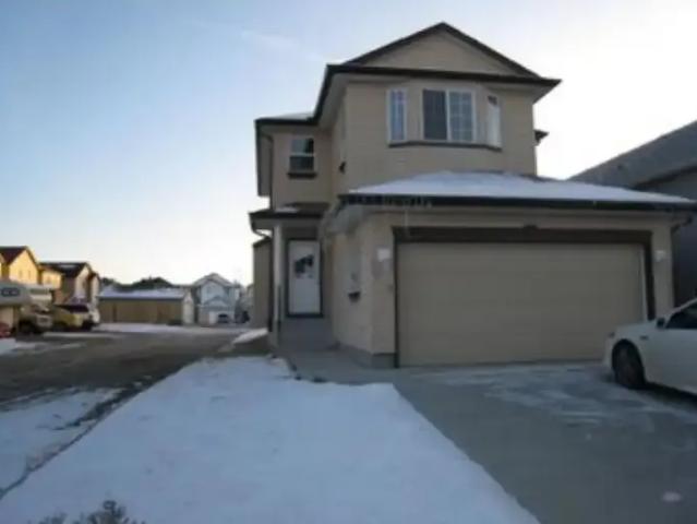 3 Bedroom Apartment Calgary AB 104888544