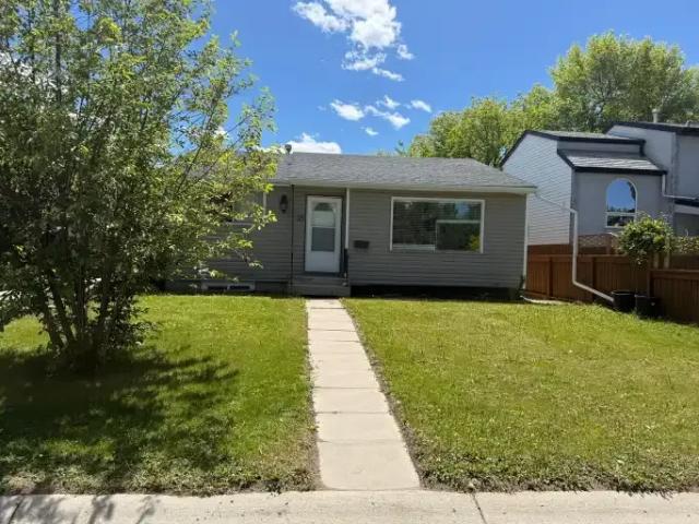 3 Bedroom Apartment Calgary AB 104888617