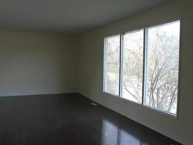 3 Bedroom Apartment Calgary AB 104940895