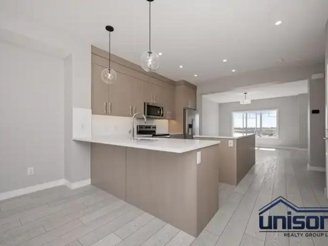 3 Bedroom Apartment Calgary AB 104957325