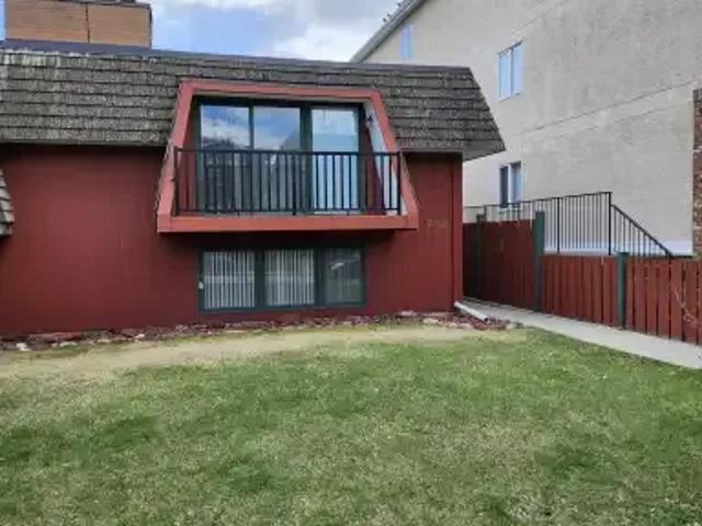 3 Bedroom Apartment Calgary AB 104957334