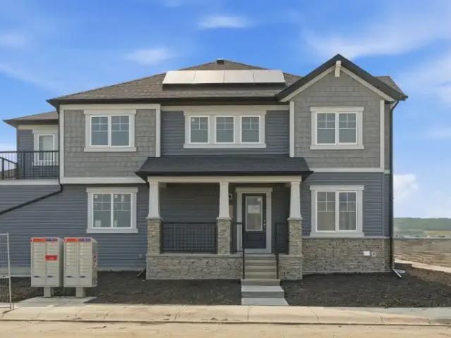 3 Bedroom Apartment Calgary AB 104957589